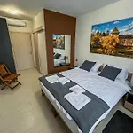 Happy Hill Aparthotel 3*