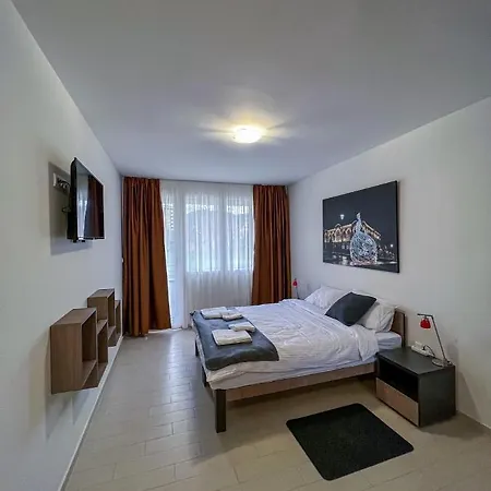 Happy Hill Apartmanhotel 3*