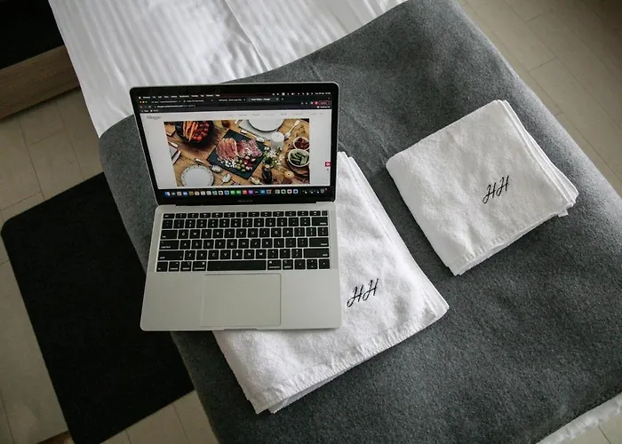 Happy Hill Aparthotel