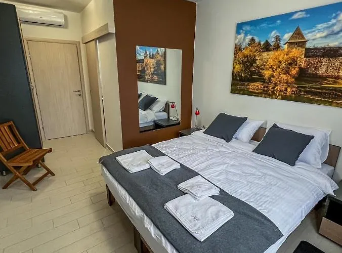 Happy Hill Aparthotel 3*