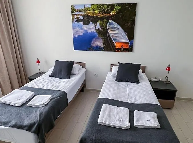 Happy Hill Aparthotel 3*