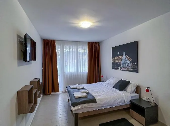 Happy Hill Aparthotel 3*